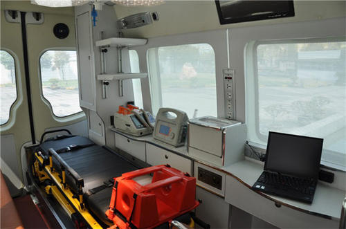 瑞金市救护车内部